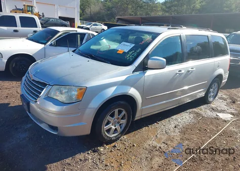 2010 Chrysler Town & Country Touring из США, поврежденный, VIN 2A4RR5D18AR253100